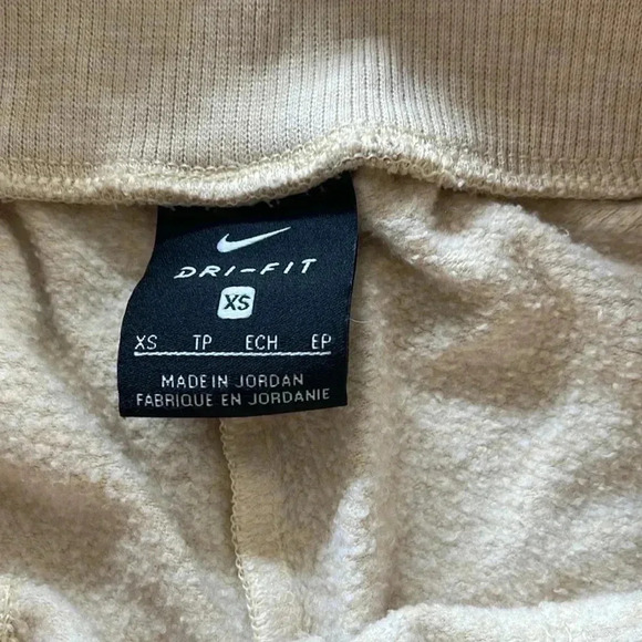 Nike Capri sweatpants - Picture 7 of 10